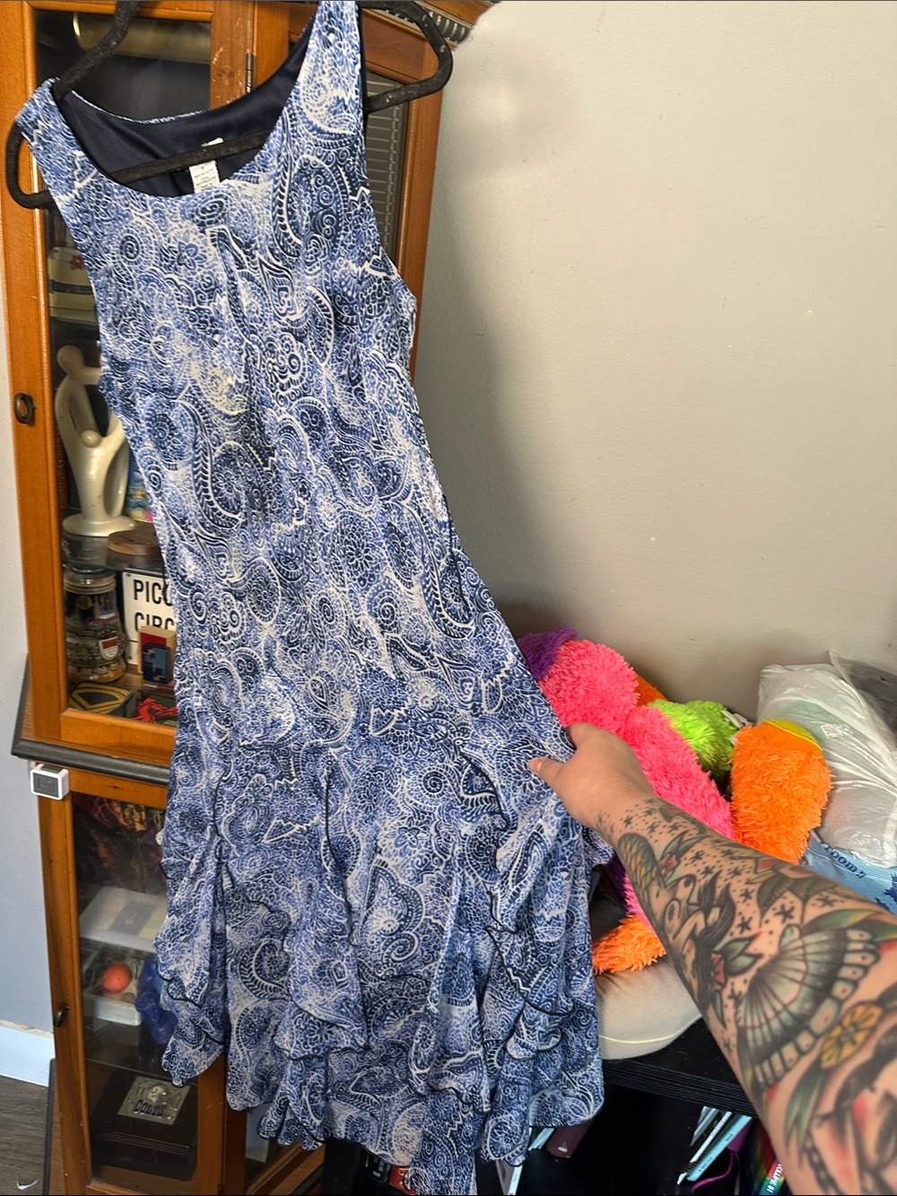 Amanda Lane Blue and White Paisley Sleeveless Ruffle Dress